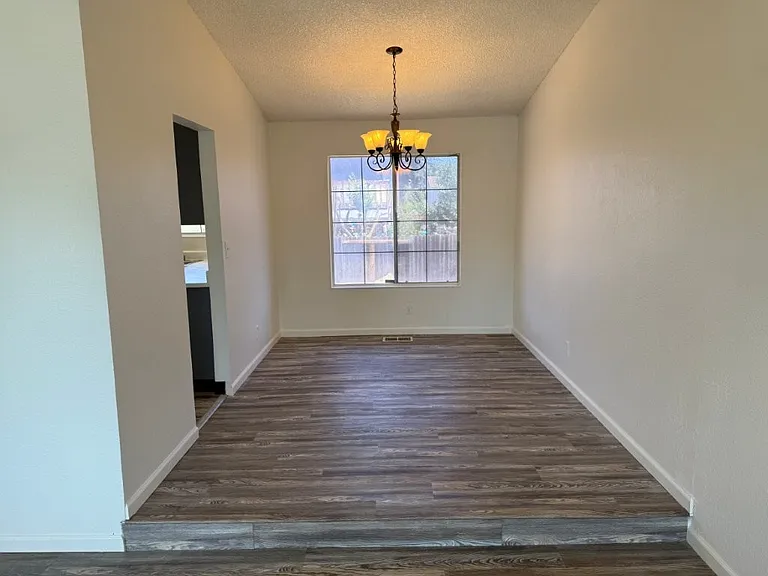 131 Glasgow Way — Photo 22