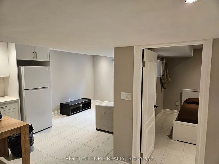 121 Badessa Cir #LOWER — Photo 3