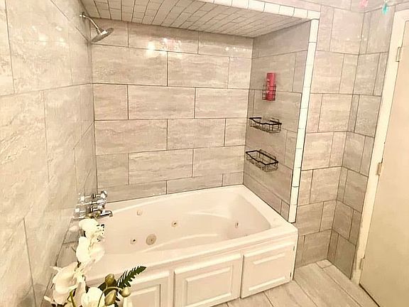 Hall Bath (2)