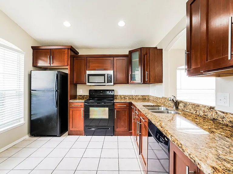 1227 Heather Lake Dr — Photo 8