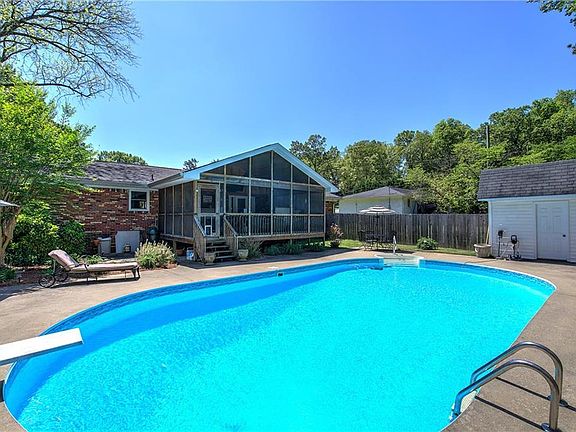 3rd image of 121 Stone Haven Dr