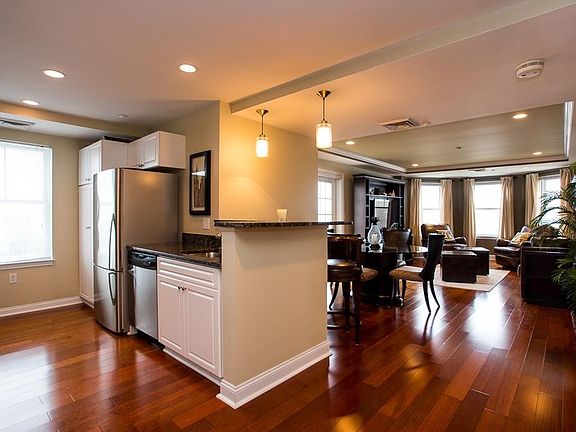 3rd image of 10 Seaport Dr APT 2405