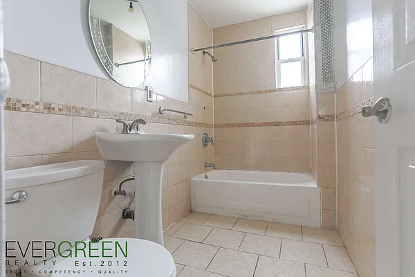 Rented by Evergreen Apartments BK | media 6