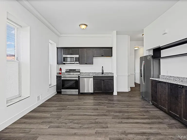 269 Watson St #102 — Photo 10