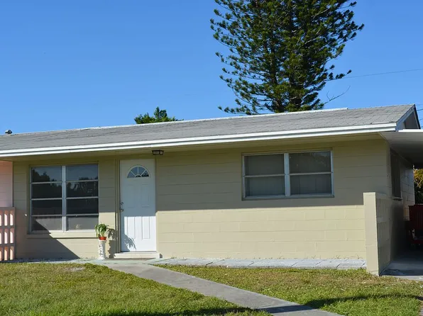 1121 Vineyard St, Lehigh Acres, FL 33936