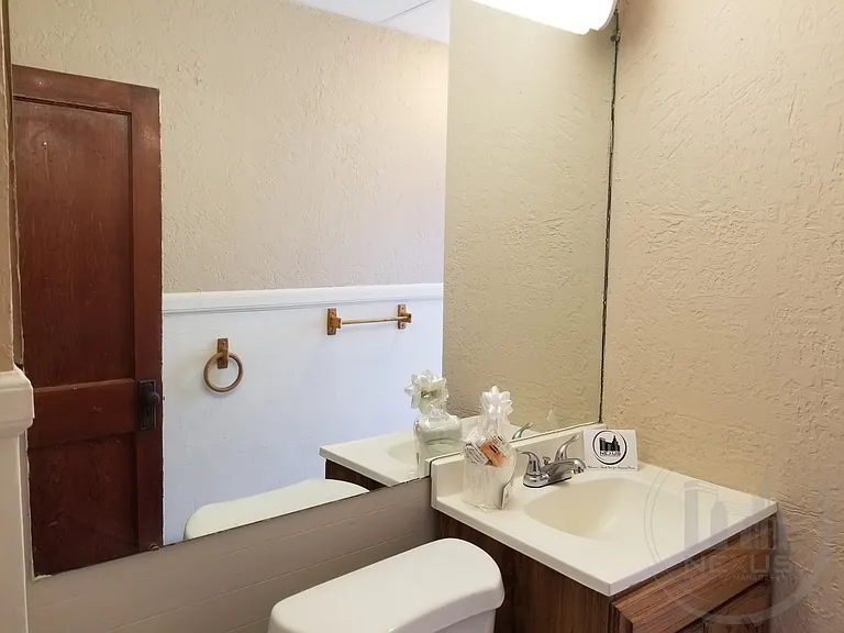  59 Sweet Ave 2ndFlr 2B/1B Spacious Hardwoods FreshPaint PetOK Laundry — Photo 16