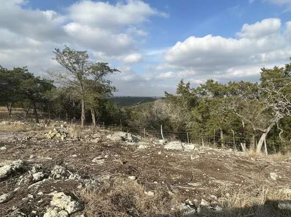 201 Summit Dr, Kerrville, TX 78028