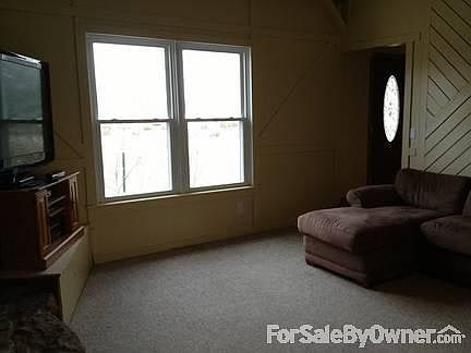 4th image of 13777 Larch Ct