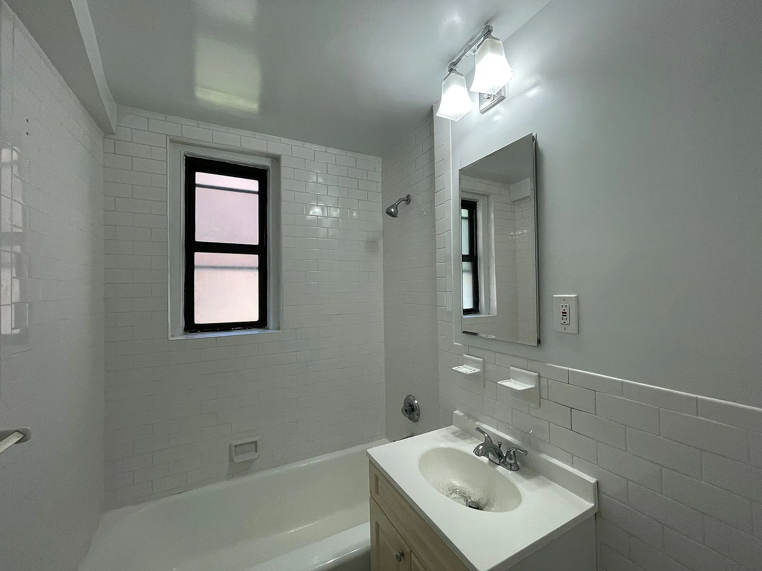 1 bed, 800 sqft, $2,300 — Photo 2