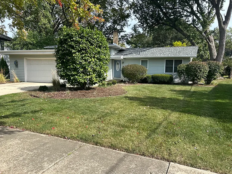 1126 Laurel Ln — Photo 1
