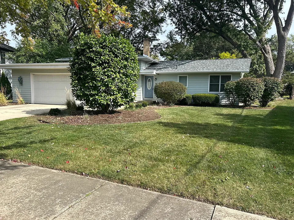 1126 Laurel Ln