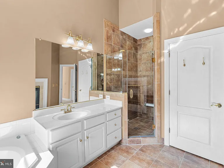 5237 Bessley Pl — Photo 61