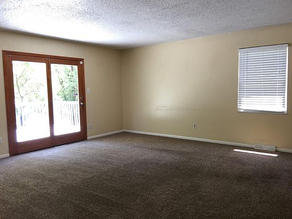 2nd image of 804 NW Camelot Pl