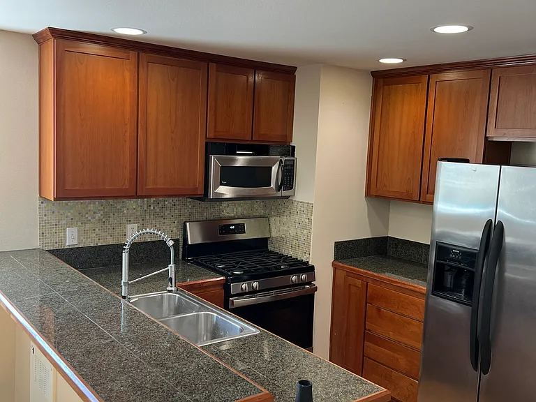 7112 California Ave SW — Photo 2