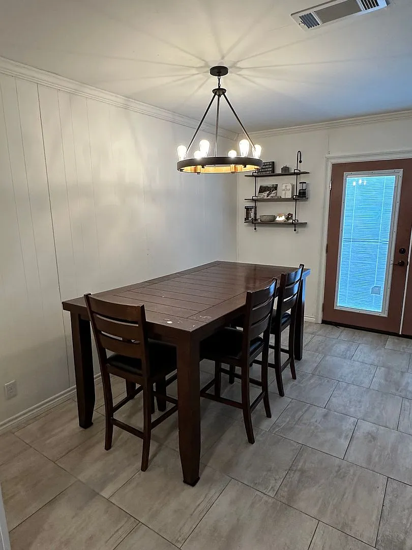Rental in Groves, Tx — Photo 3