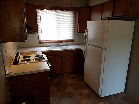 2nd image of 2327 W 4th St APT 3