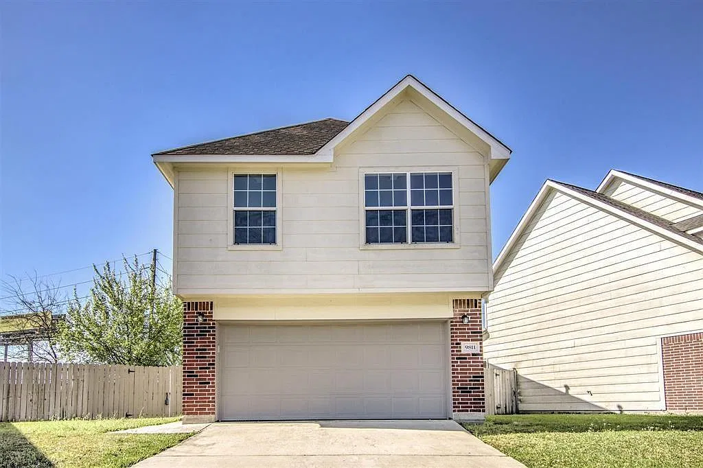 3 bed, 2.5 bath, 1491 sqft, $1,750 — Photo 1