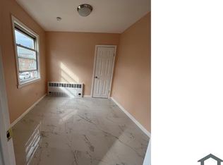 8420 267th St, Floral Park, NY 11001