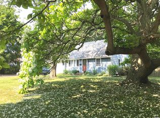 7 Schember Rd, Bay Shore, NY 11706
