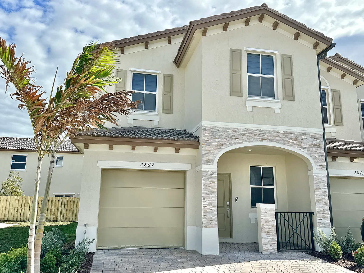 3 bed, 2.5 bath, 1697 sqft, $2,700 — Photo 1