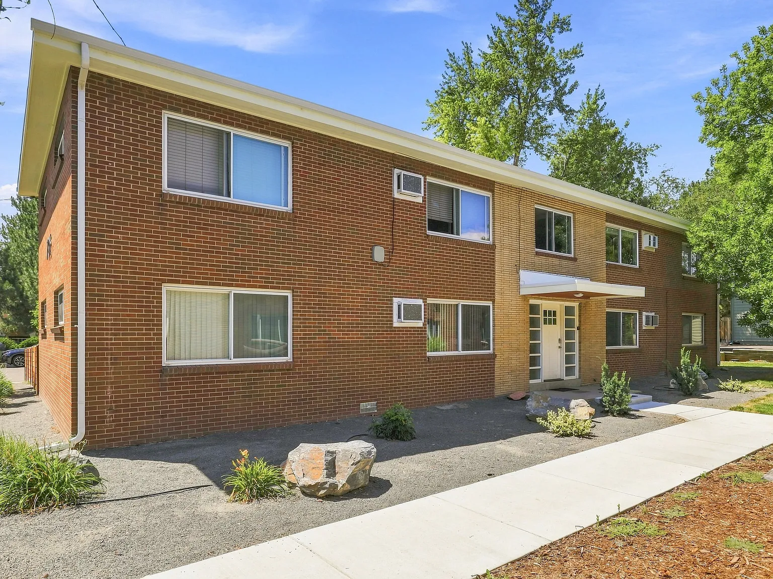 2 bed, 900 sqft, $1,495 — Photo 3