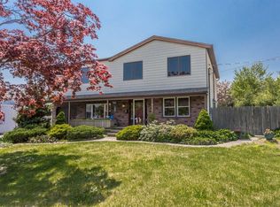 98 Harp Ln, Sayville, NY 11782