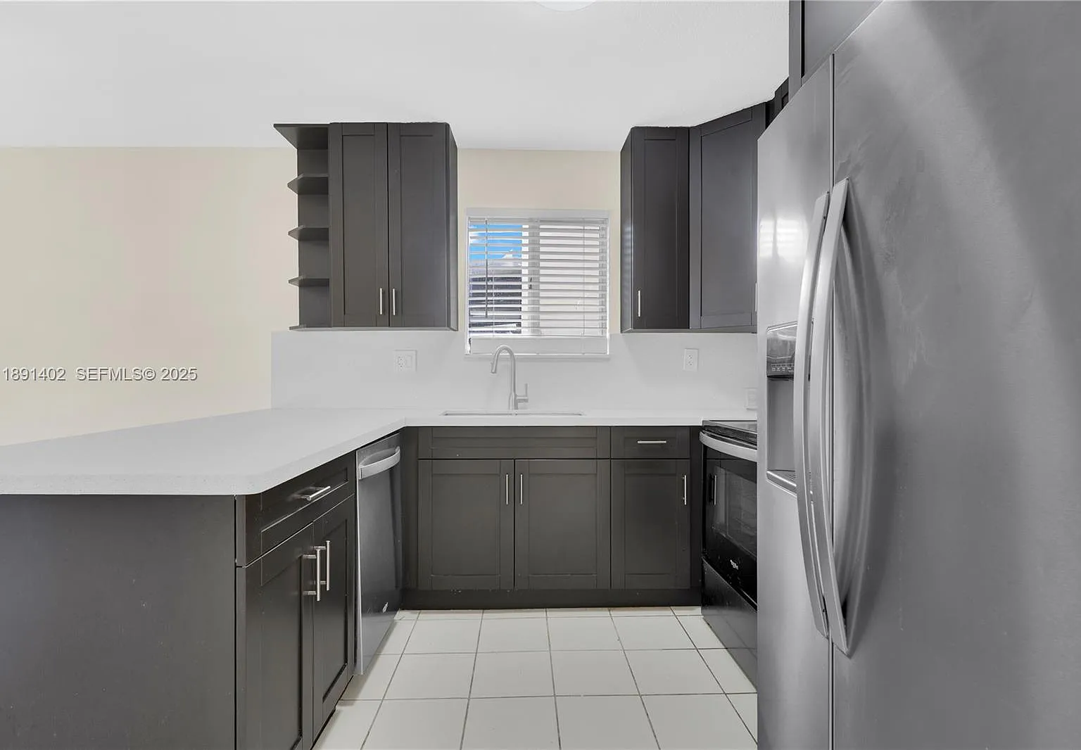 3 bed, 2.0 bath, $3,000 — Photo 3