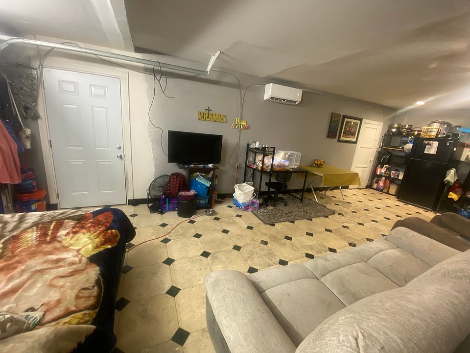 1st image of 772 Orchid Dr