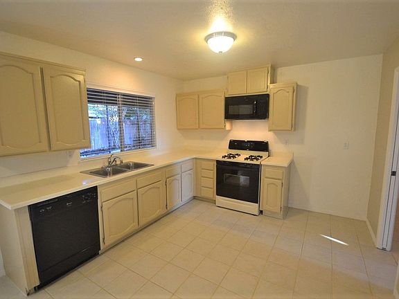 3rd image of 2918 Sagemill Way