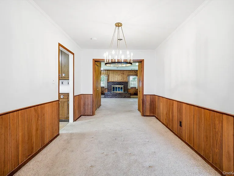 531 Surrey Pl — Photo 7
