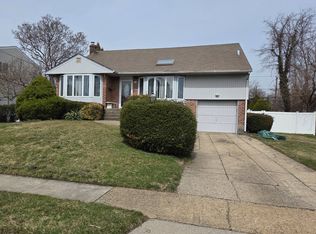 22 Tioga Dr, Jericho, NY