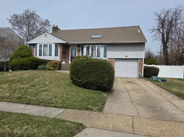 22 Tioga Dr, Jericho, NY 11753