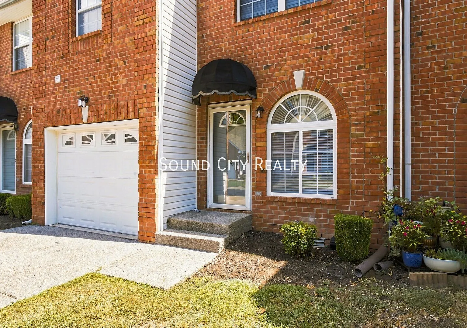 7 miles to downtown, rolling greenspace behind rental beautiful views, located in "Easthaven" 3BR... — Photo 4