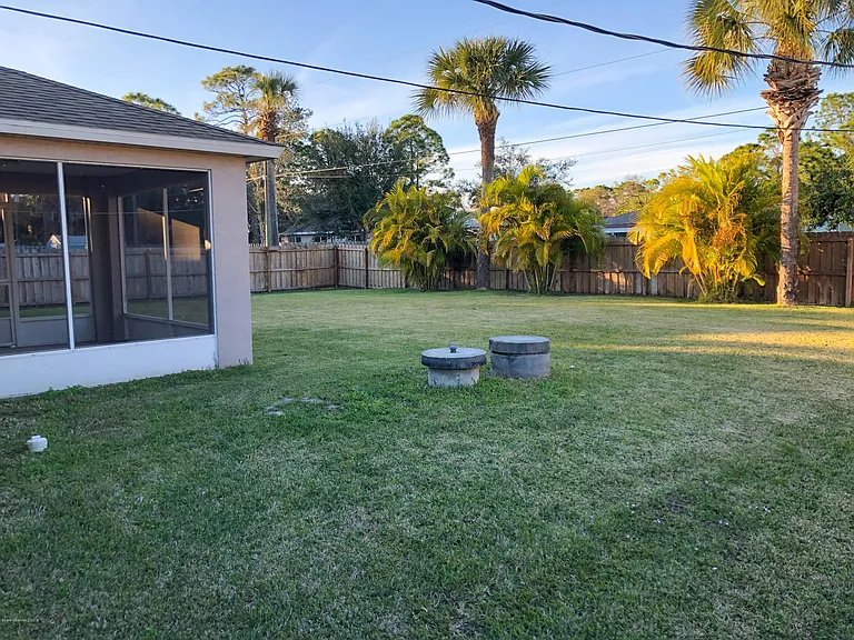 347 Americana Blvd NE — Photo 6