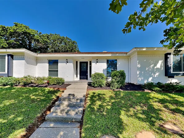 1704 Rock View Ct, Fort Worth, TX 76112