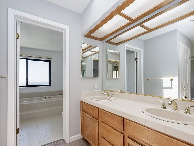 432 Portofino Dr #403 — Photo 29