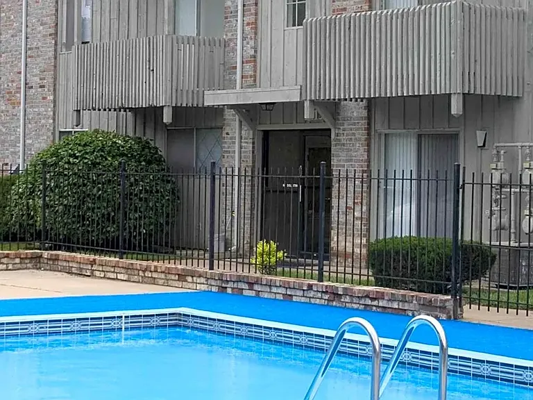 Danish Village Apartments — Photo 31