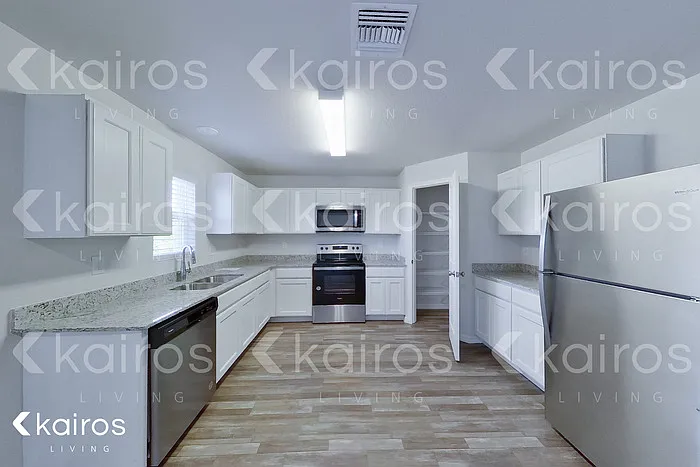 4 bed, 2.5 bath, 2054 sqft, $2,395 — Photo 4