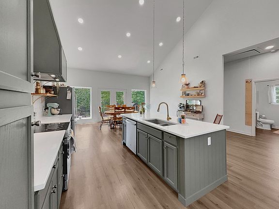 3rd image of 9120 Redbud Ln