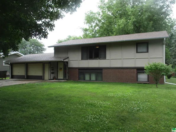 1011 3rd Ave NW, Pocahontas, IA 50574