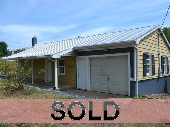 217 S Main St, Broadway, VA 22815