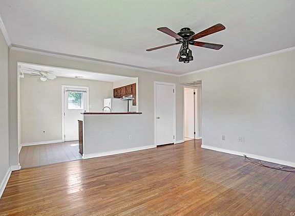 3rd image of 2301 Oakwood Ln