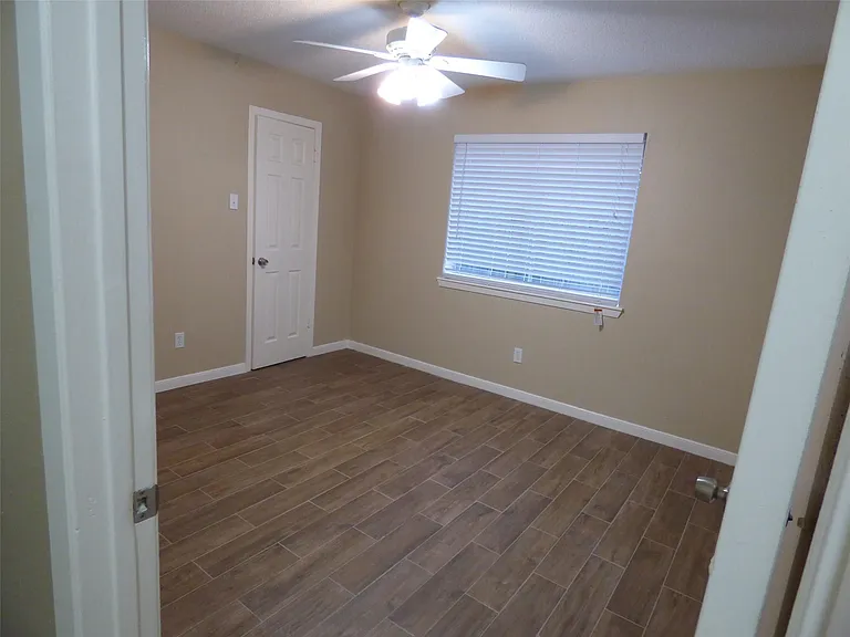 1242 Park Ln — Photo 11