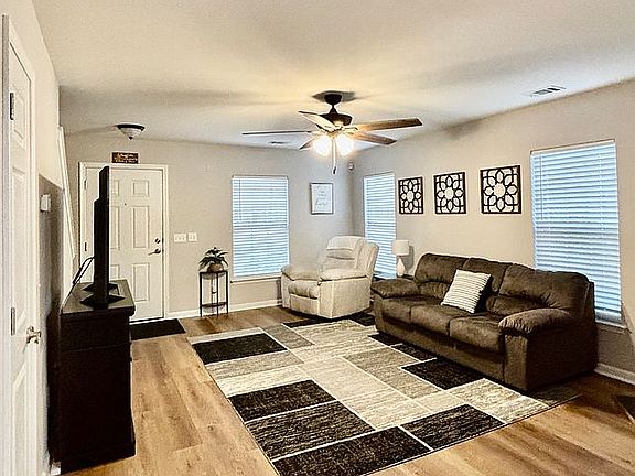 4th image of 107 Holly Ridge Dr