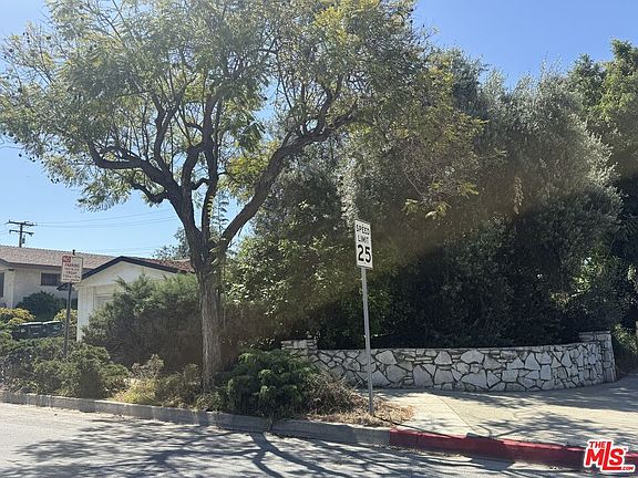 3rd image of 2121 Merle Dr