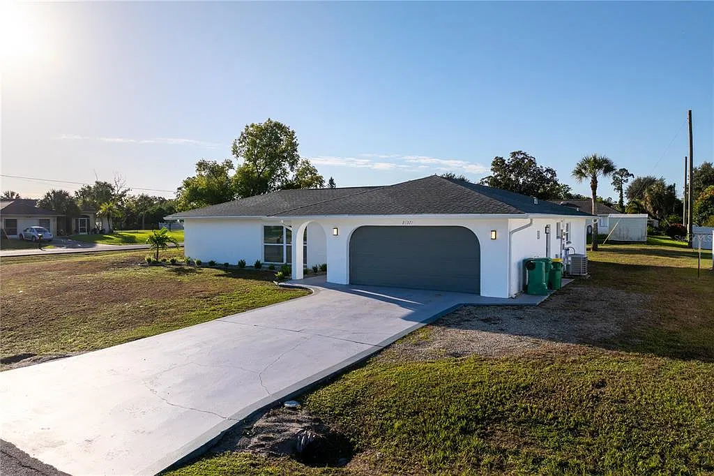 3 bed, 2.0 bath, 1629 sqft, $2,300 — Photo 4