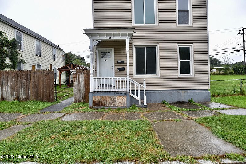 4th image of 901 5th Avenue