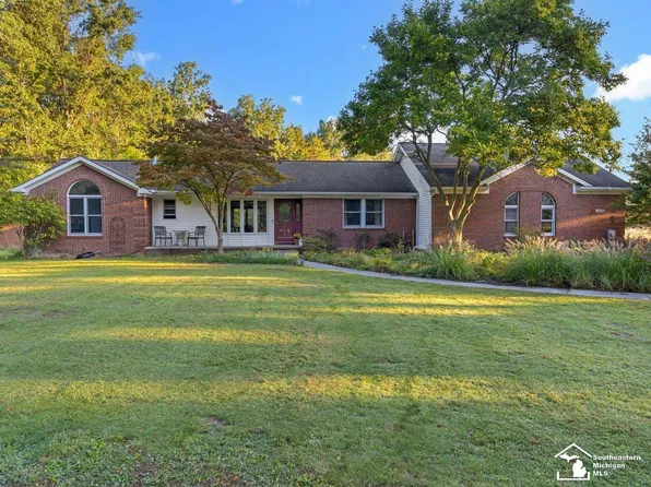 1218 Stumpmier Rd, Monroe, MI 48162