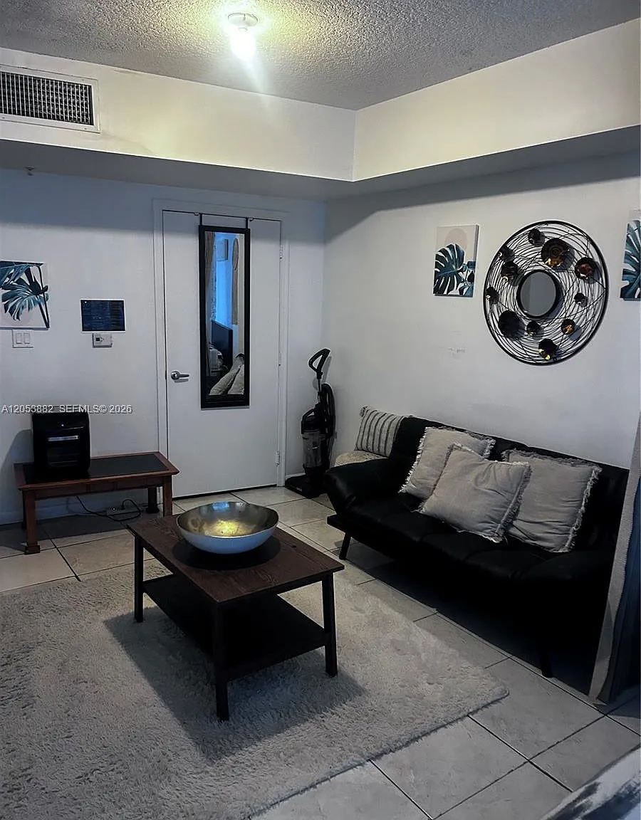 Opera Tower Condo — Photo 3