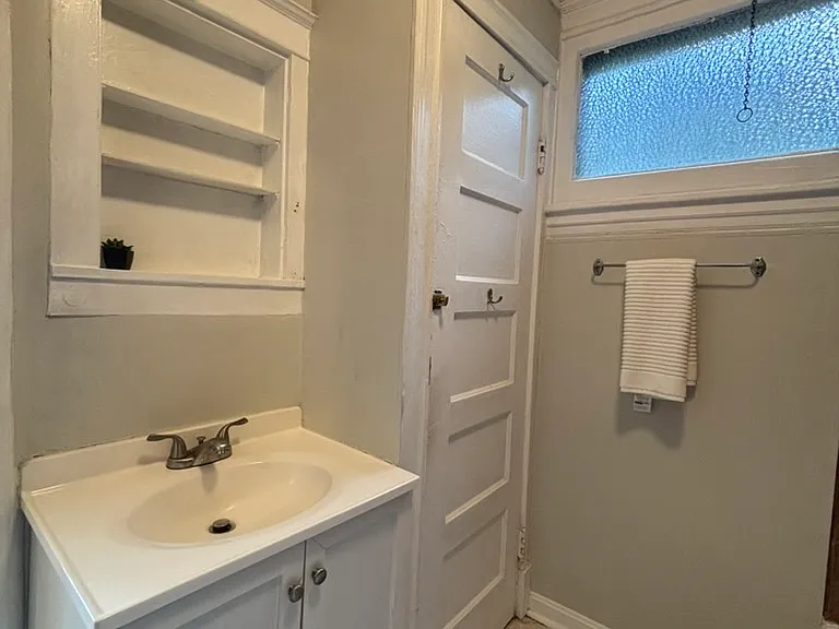 700 Gladstone Ave #2 — Photo 11